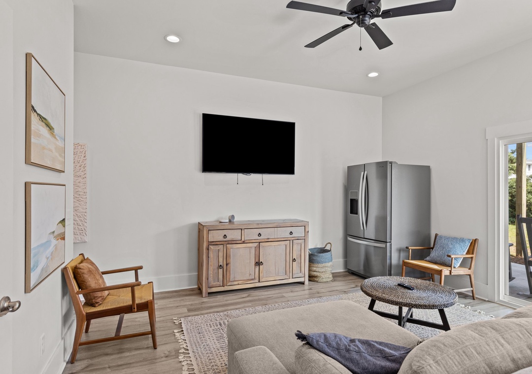 Waverlie's Watch | Lounge Area
