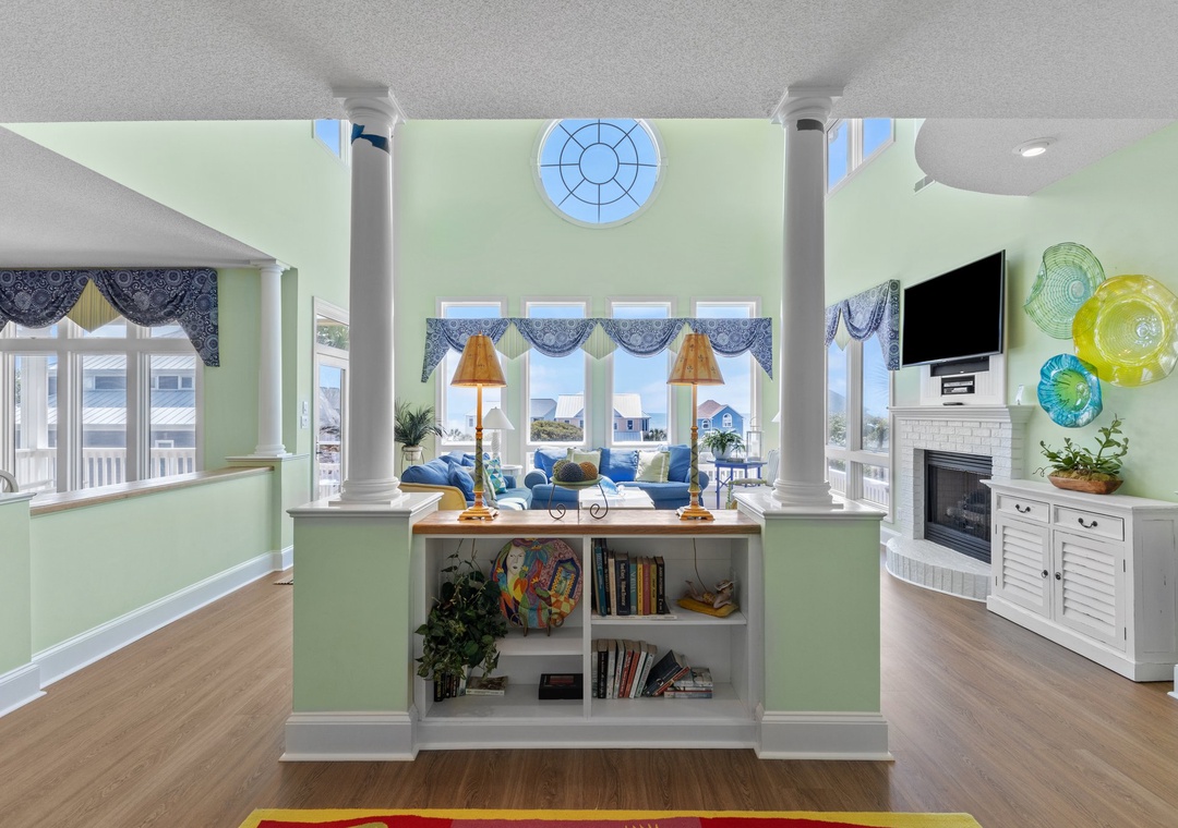 Lofted Ceilings!