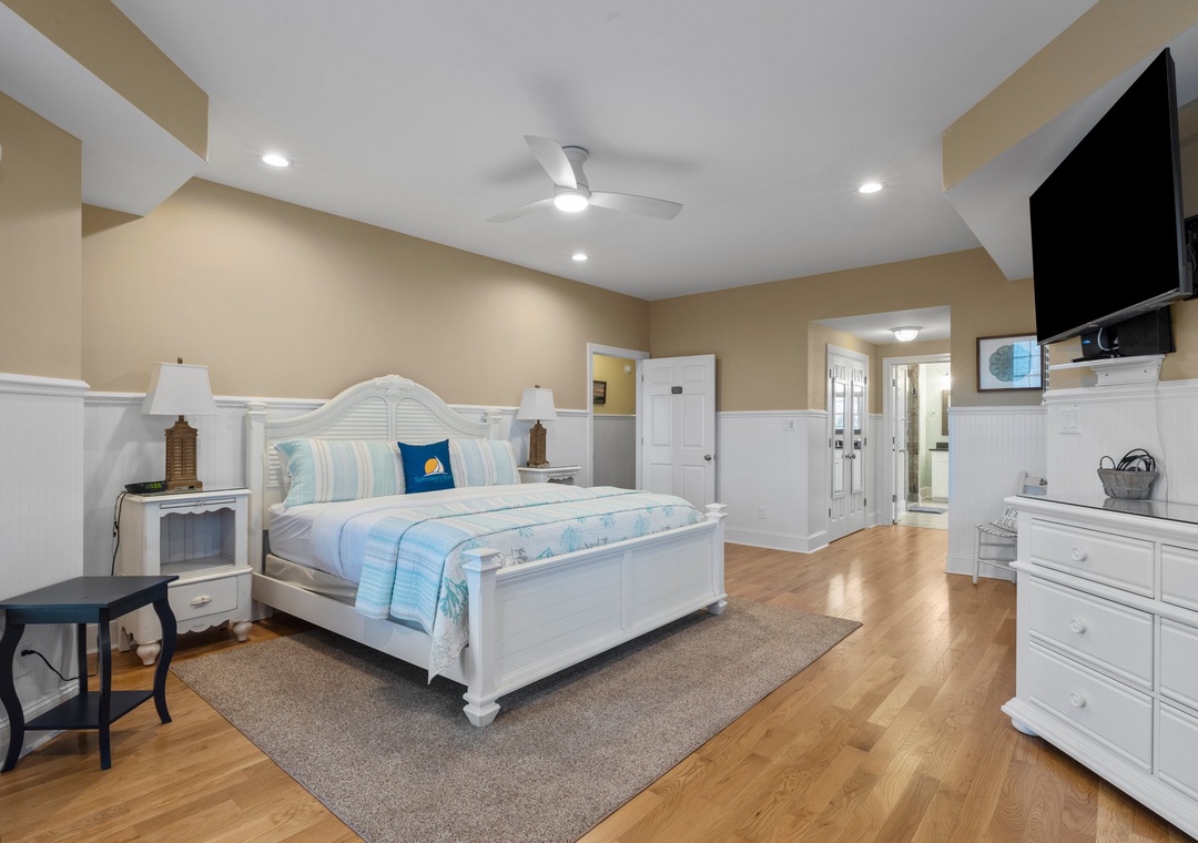 Primary King Suite (Mid-Floor)