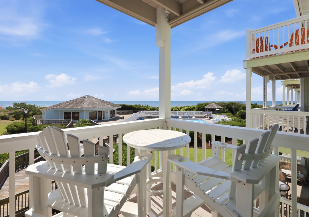 Oma’s Emerald Retreat | Ocean-Facing Balcony
