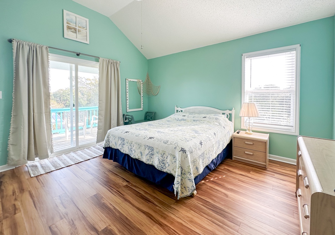 Queen room