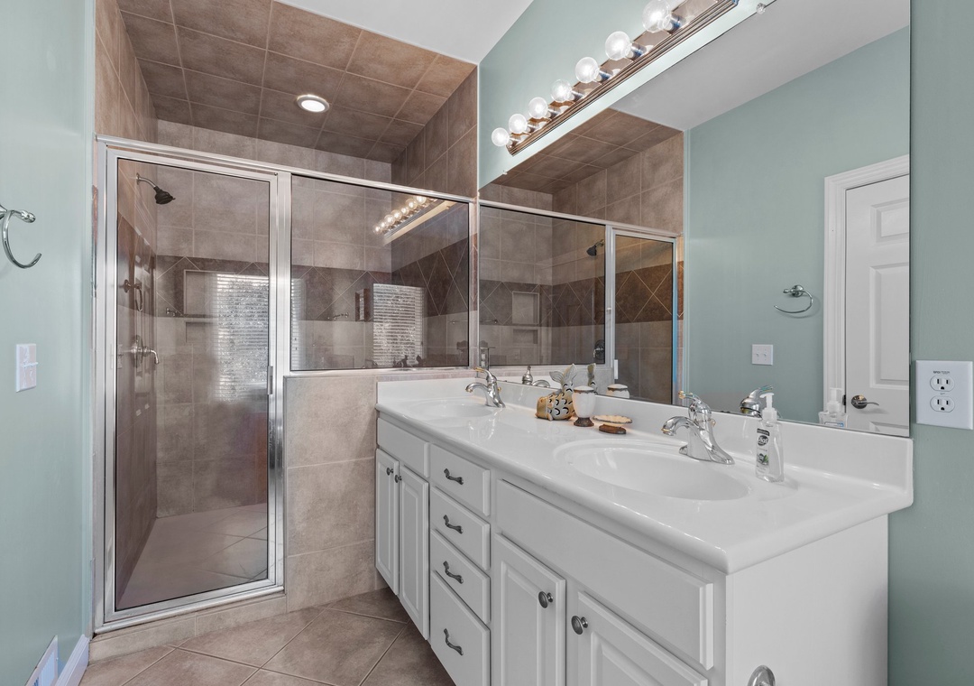2 Full Bathroom