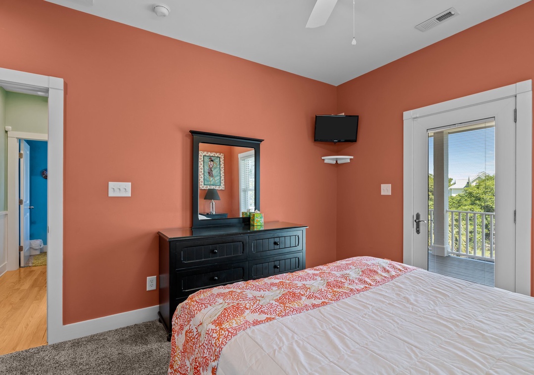 Queen Bedroom 2nd Floor