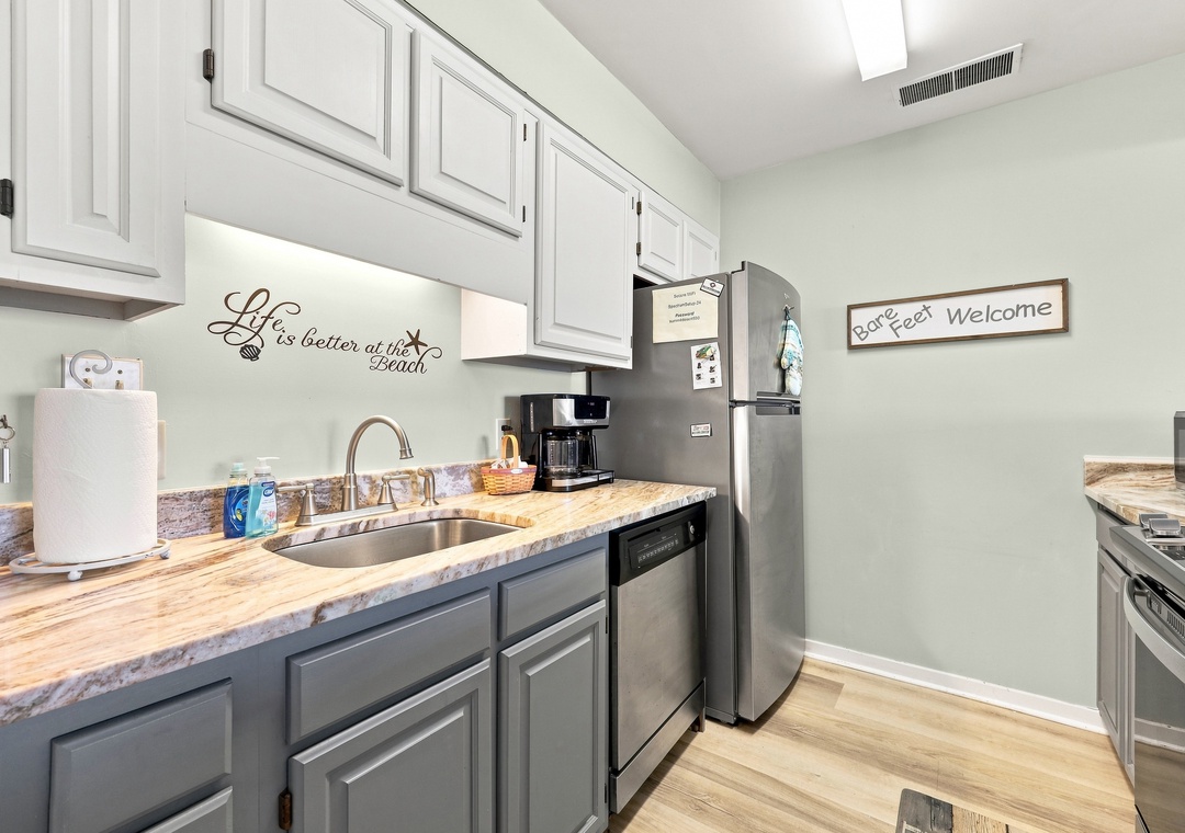 Char’s Cozy Condo | Kitchen