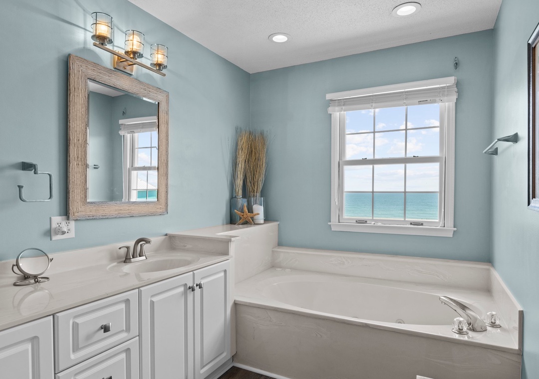 Ocean Front King Suite Bathroom