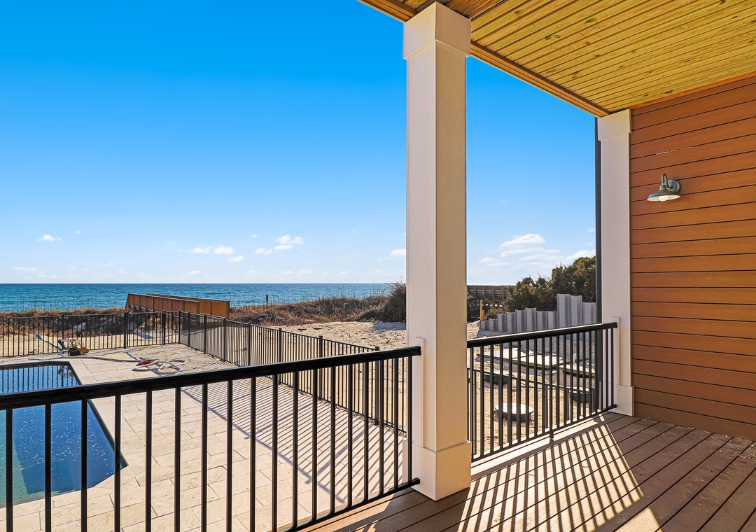 Sea Spray East | Covered Poolside Deck