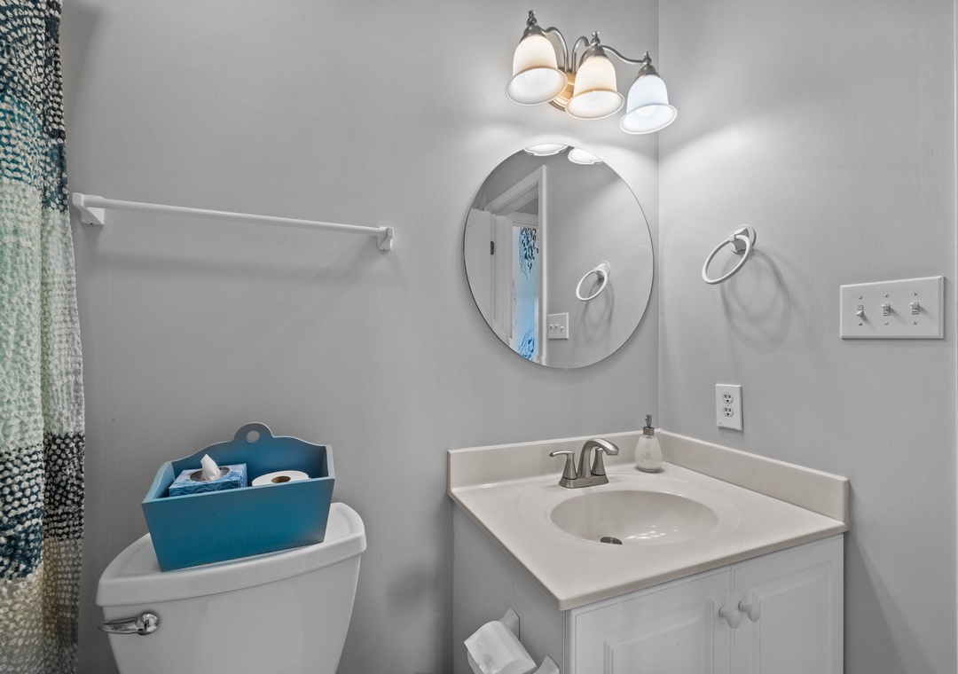 Mid-Floor Hallway Bathroom