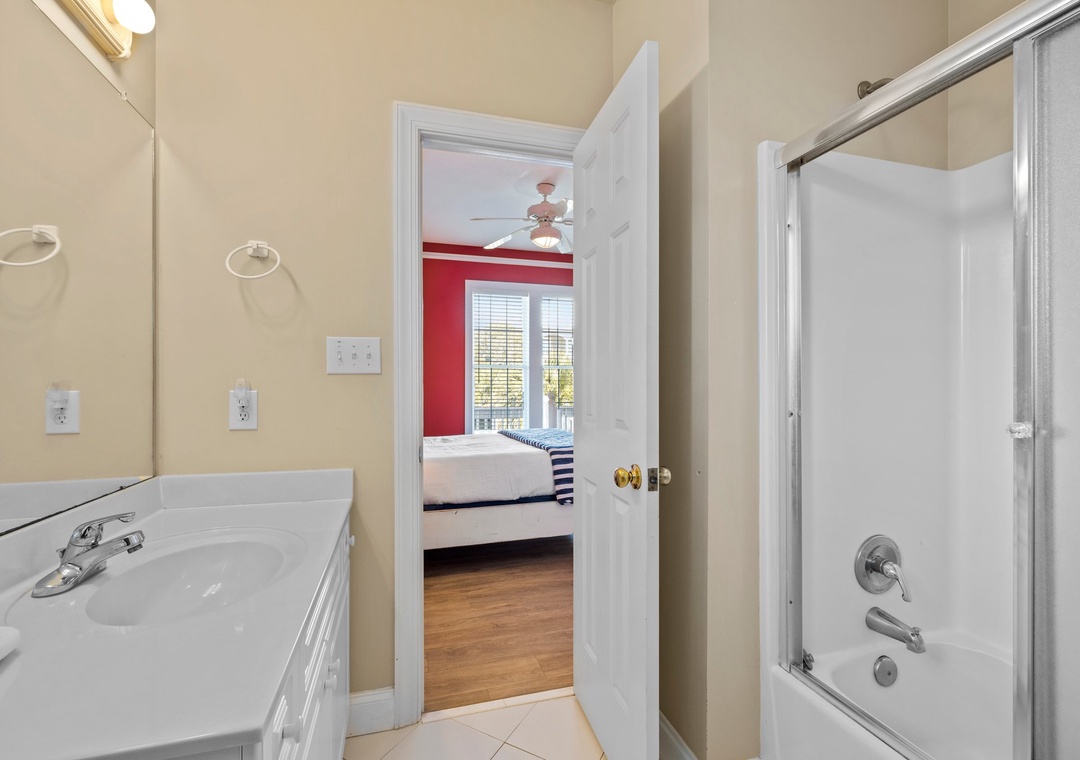 Mid-Floor Queen Bathroom