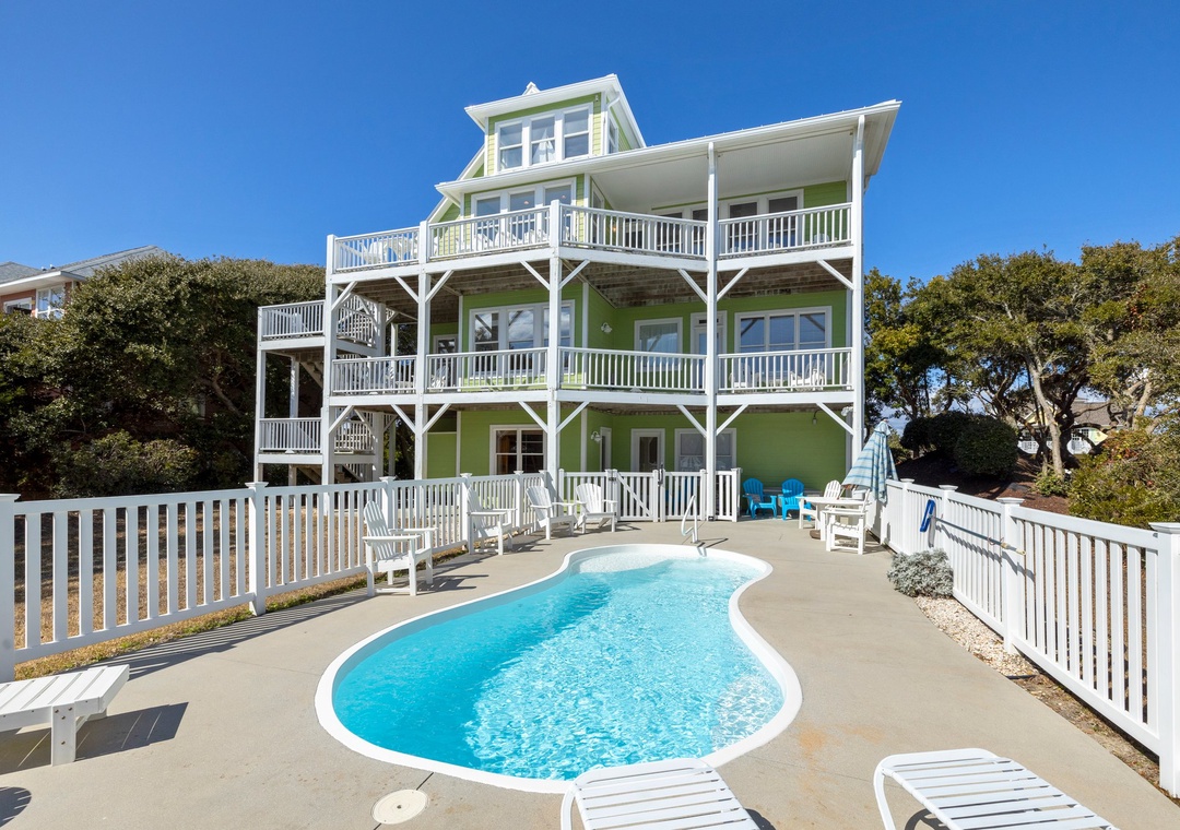 Beautiful Pool Area!