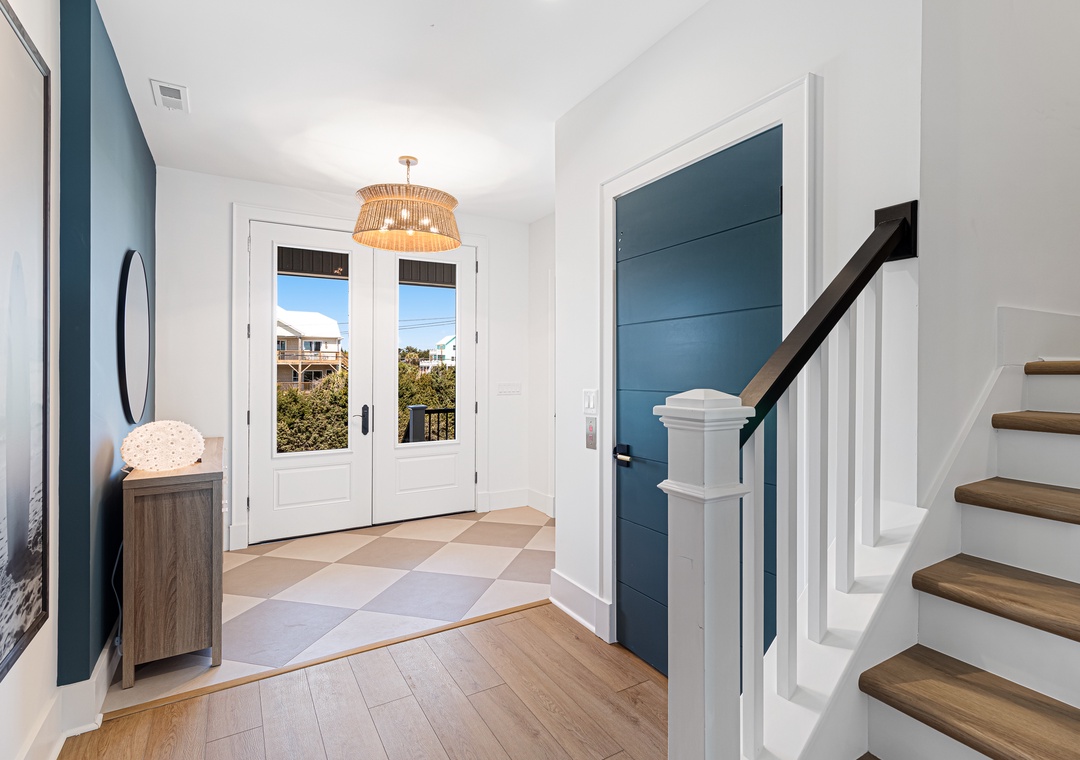 Sea Spray East | Entryway