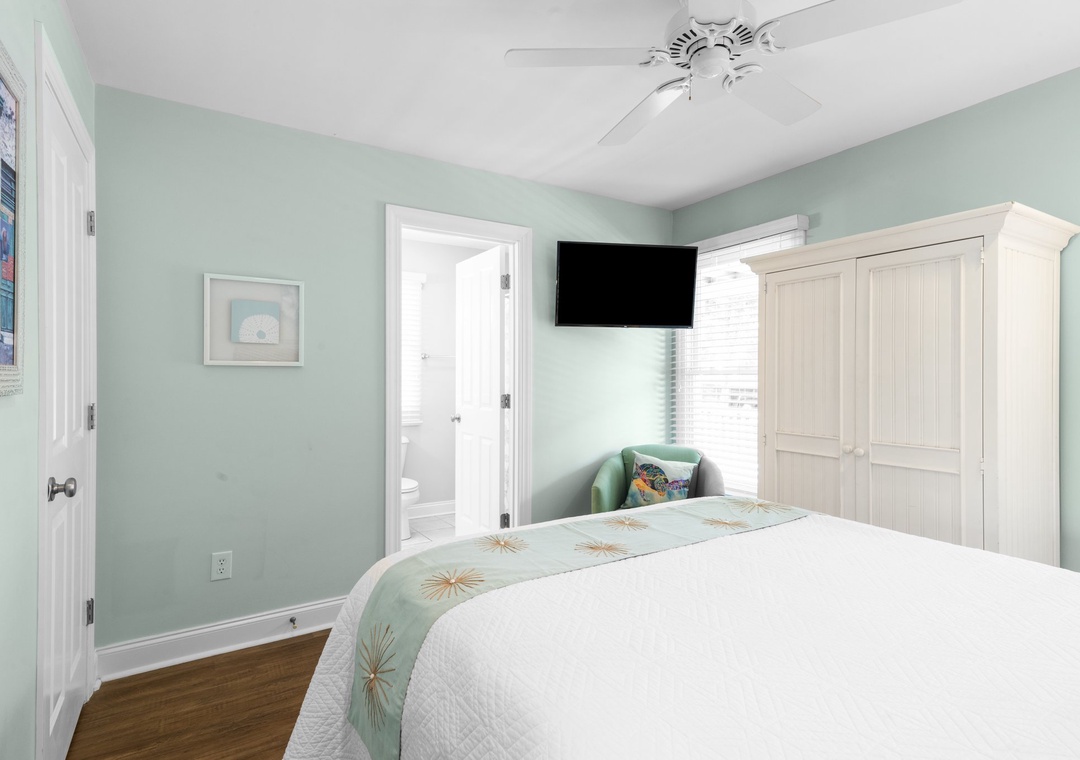 Mid-Floor Queen Room