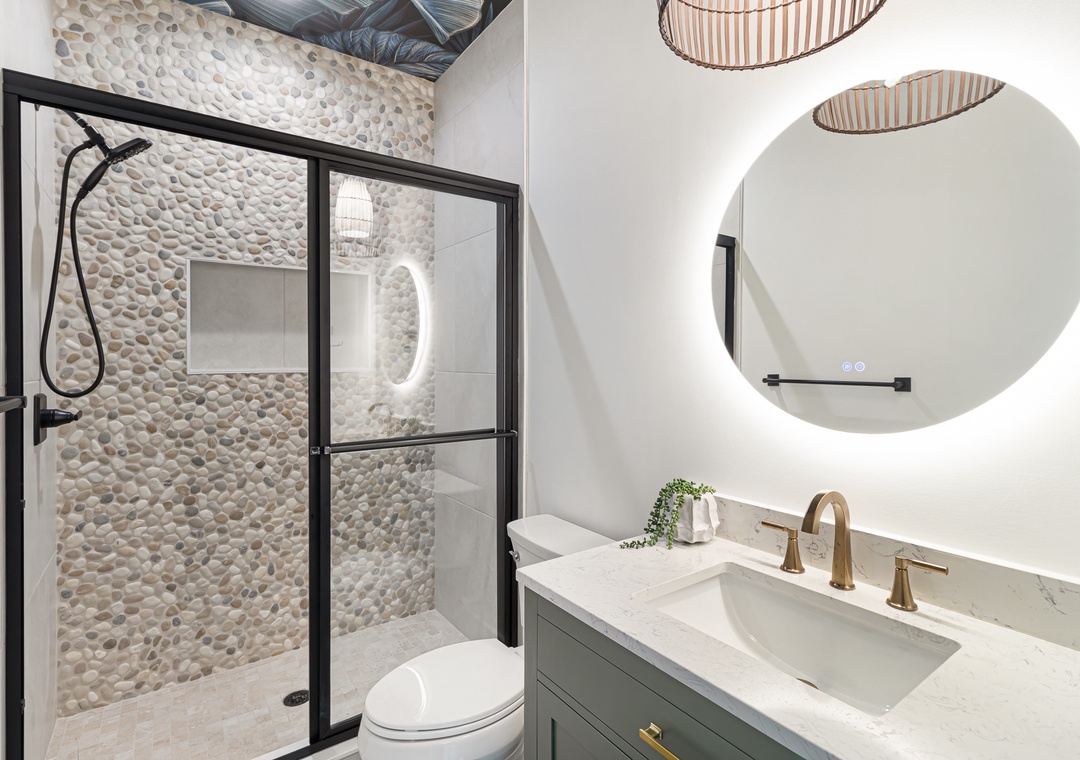 Sea Spray East | Full Bathroom