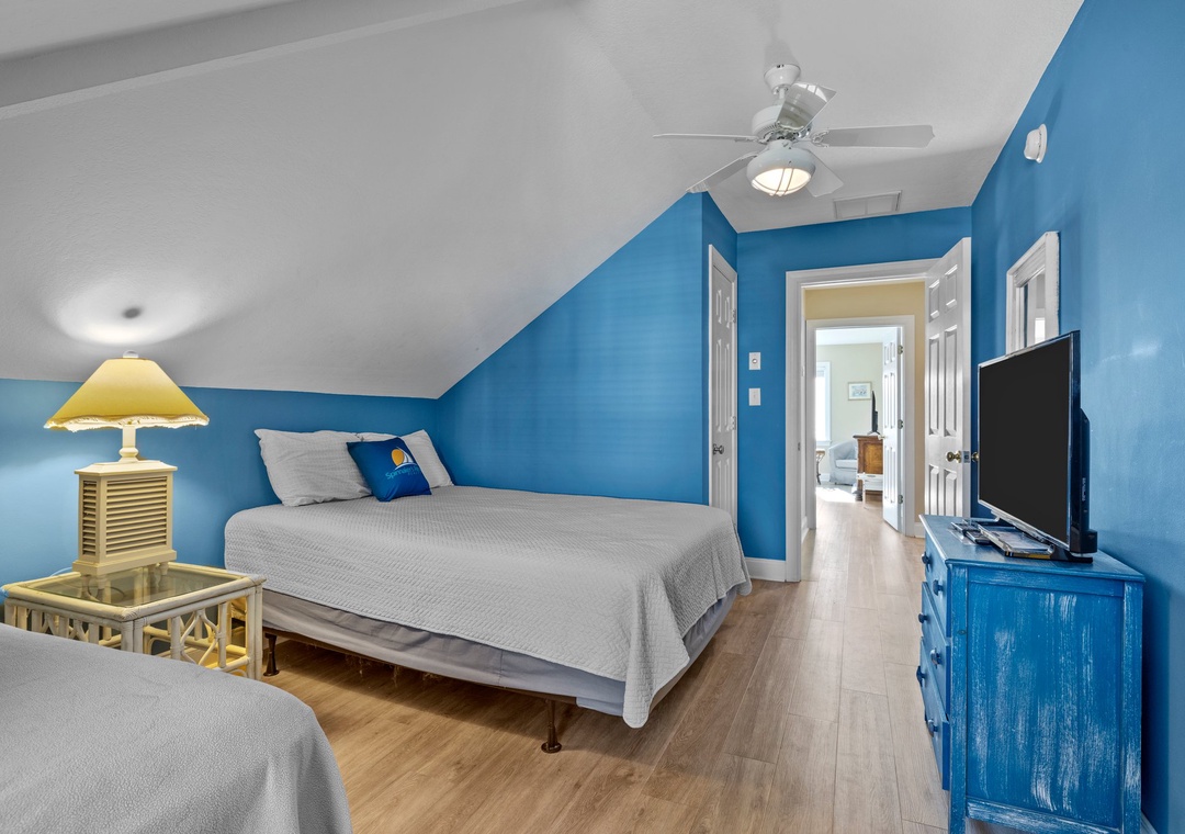3rd floor queen and twin bedroom
