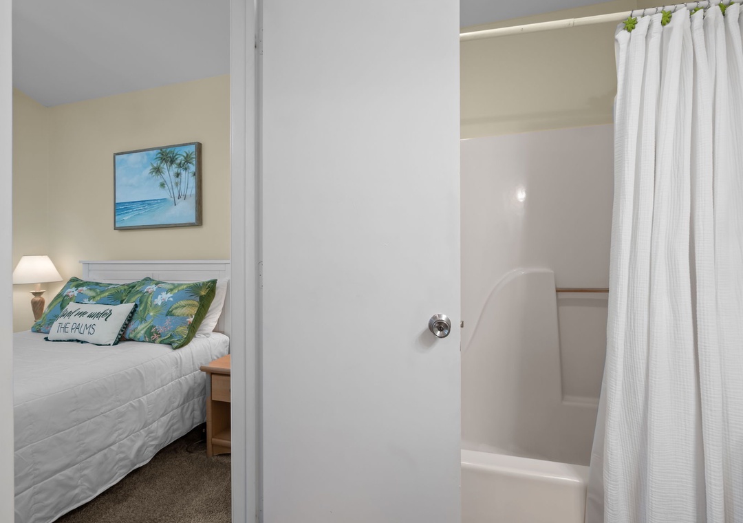 HALLWAY BATHROOM WITH DOOR TO QUEEN ROOM 2