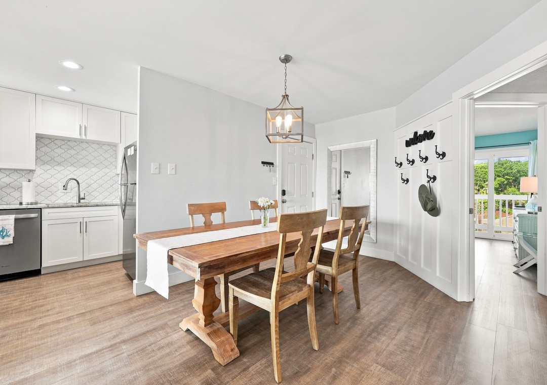 Oma’s Emerald Retreat | Dining Area