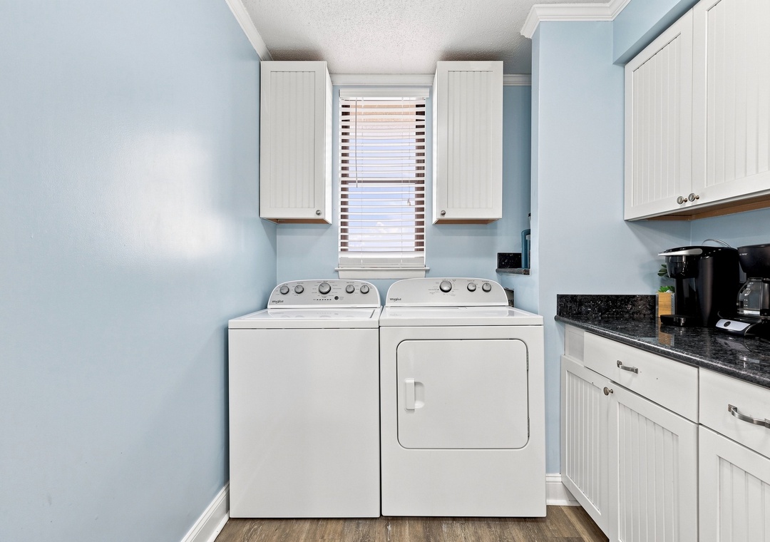 Summer Winds B-233 | Washer and Dryer