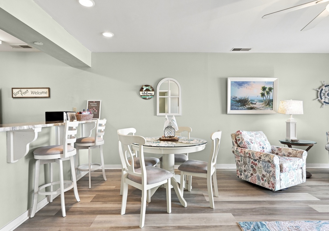 Char’s Cozy Condo | Dining Area