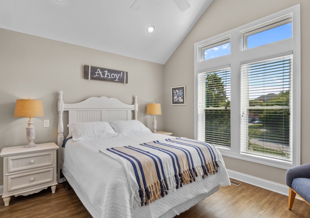 Mid-Floor Queen Suite