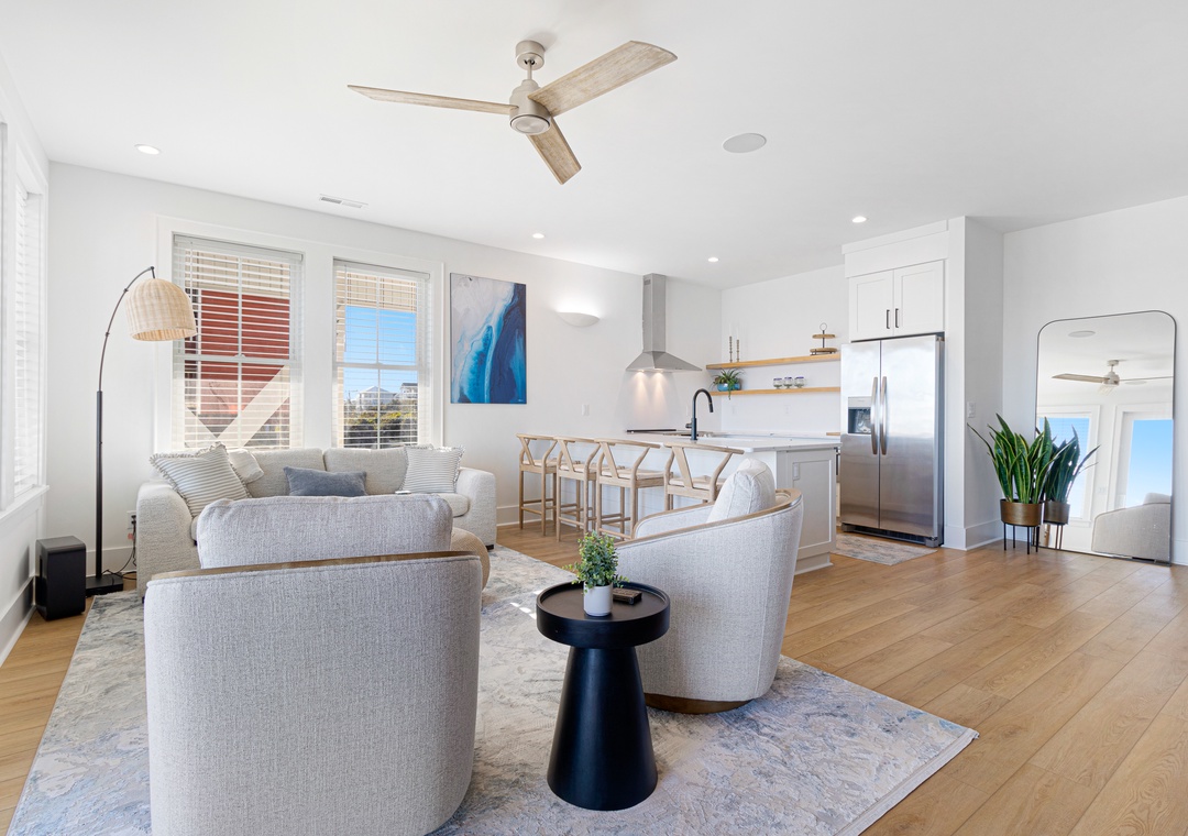 Sea Spray West | Open-Concept Living Area
