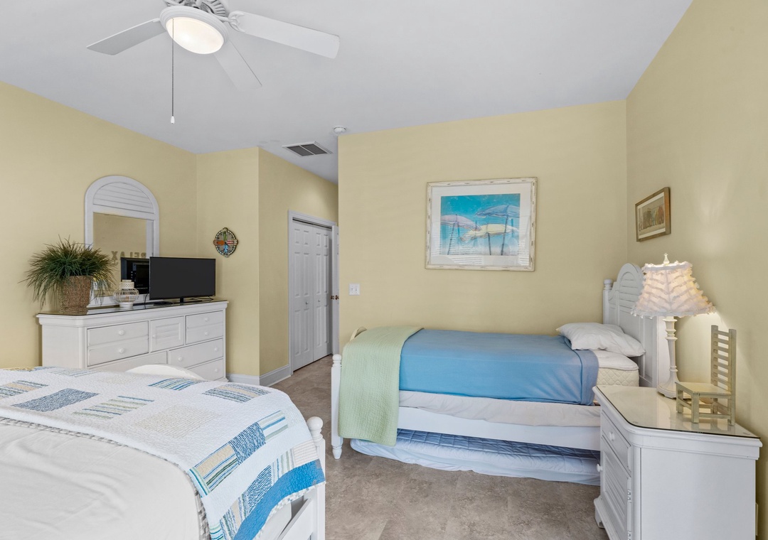 Twin bedroom