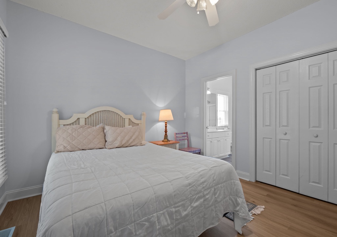 Mid-Floor Queen Room