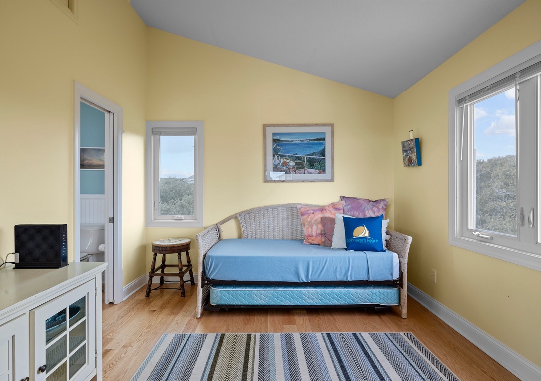 3rd floor daybed