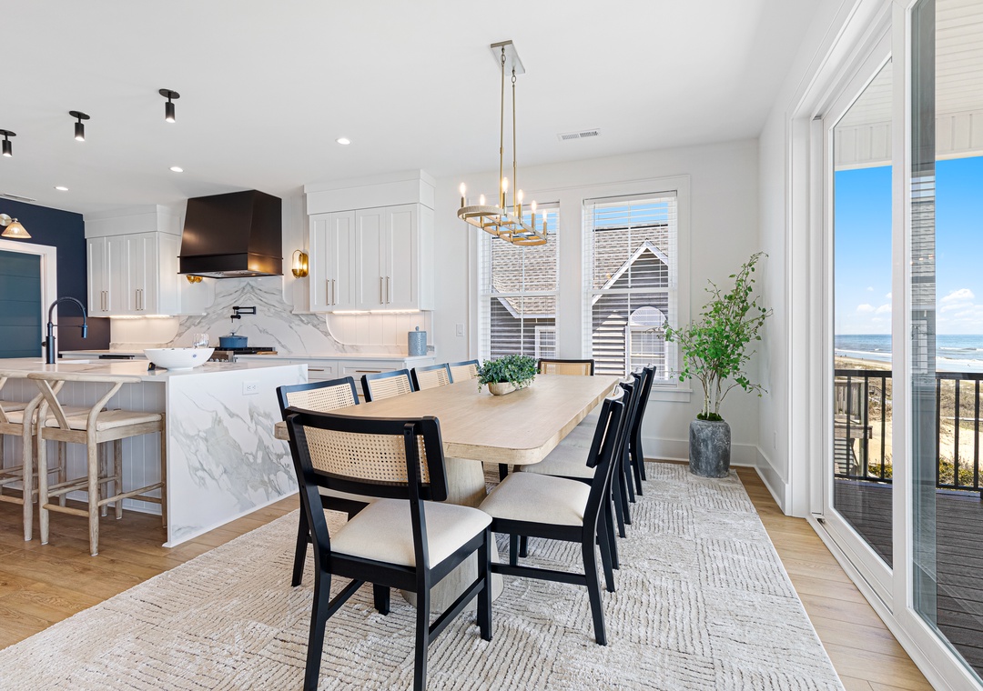 Sea Spray East | Oceanfront Dining Area