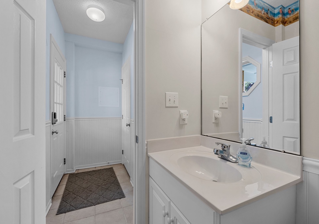 Ground Floor 1/2 Bathroom