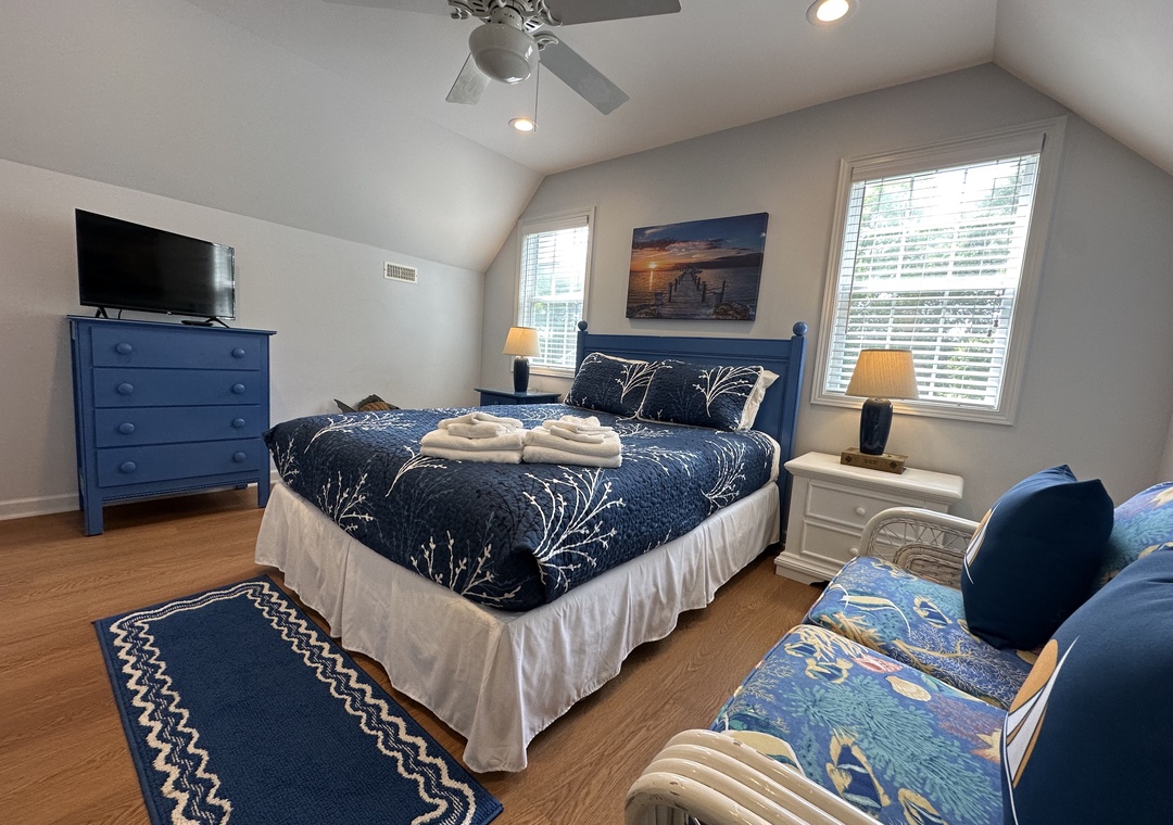 Unwind in your coastal-themed bedroom, where fresh linens and nautical décor create a peaceful retreat. Vaulted ceilings and twin beds ensure comfort for everyone in your group.