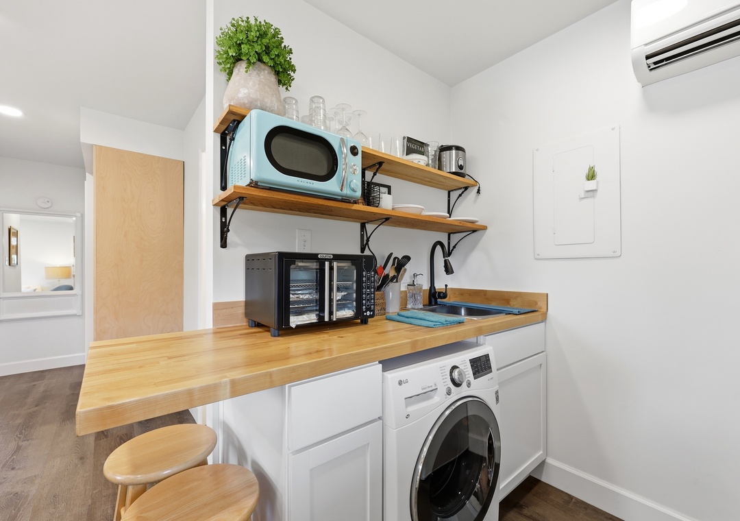 Dolphin Reach Down | Kitchen