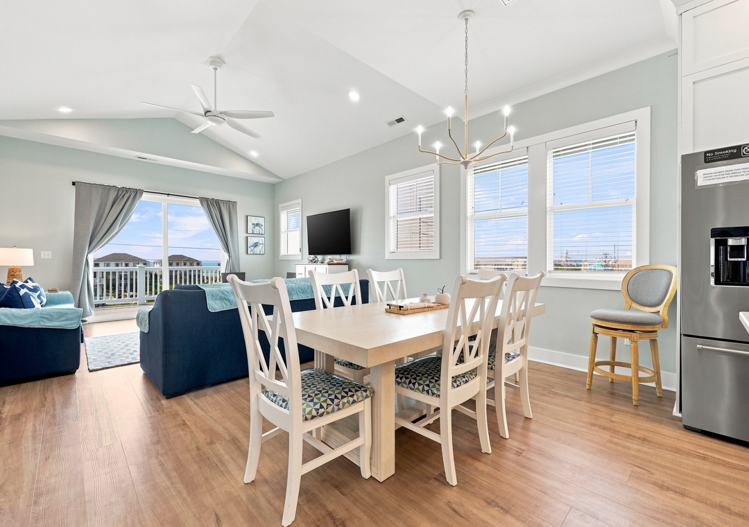 Emerality | Top Level Dining Area
