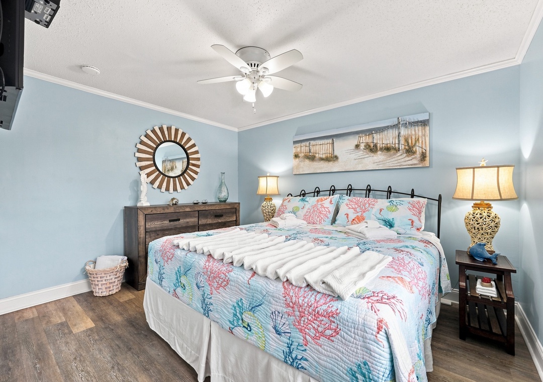 Summer Winds B-233 | King Bedroom