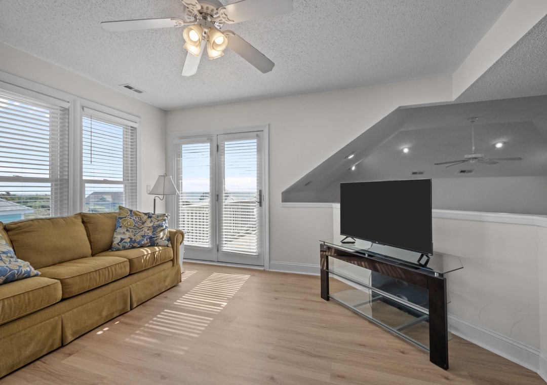 Loft Area off the Living Room With Pull Out Couch