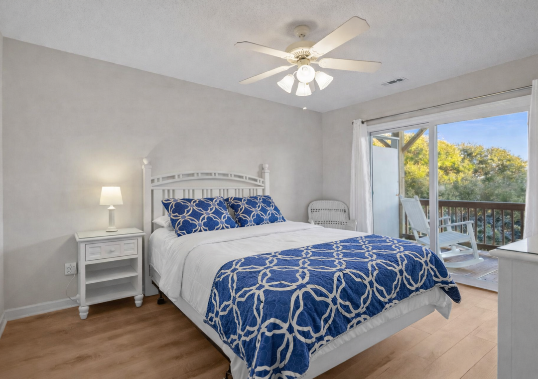 Mid-Floor Queen Room