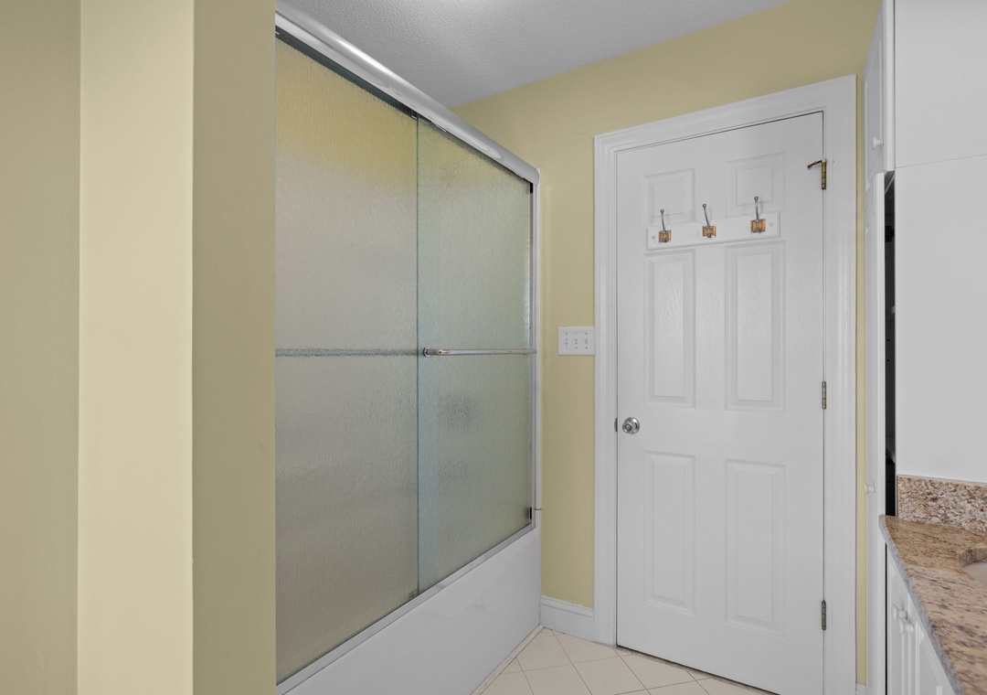 Top Floor King Suite Shower