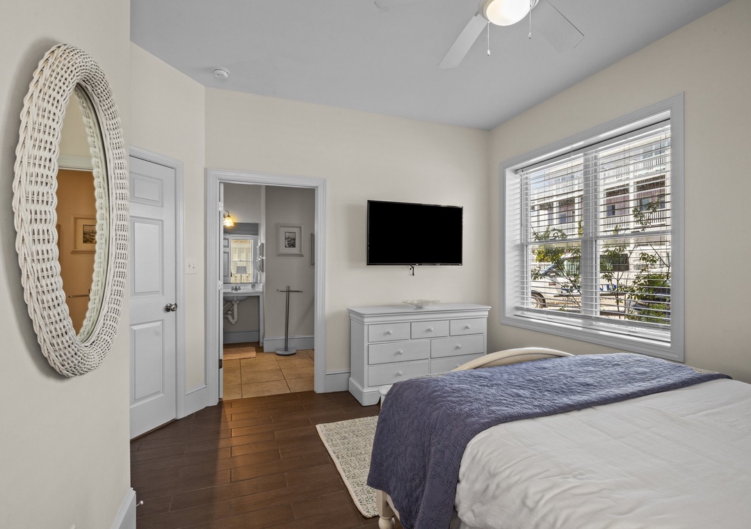 Queen Bedroom
