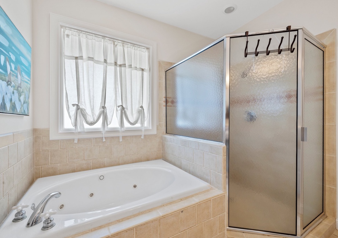 Mid-Floor King Suite Bathroom