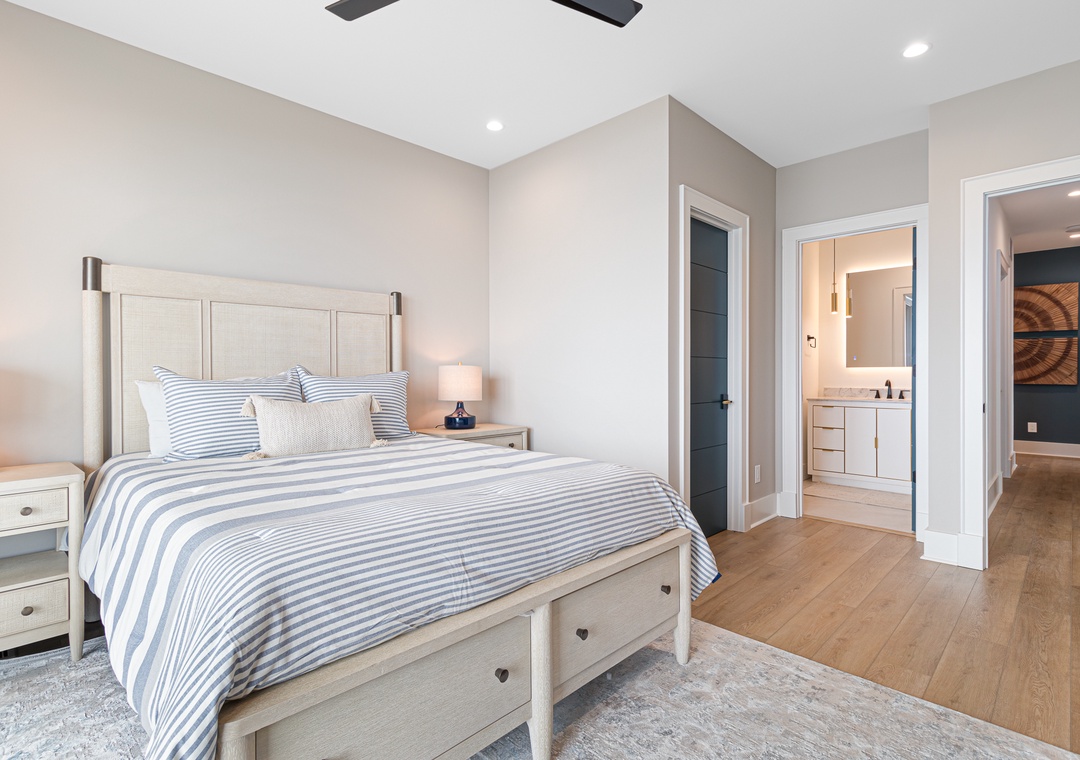 Sea Spray East | Queen Bedroom