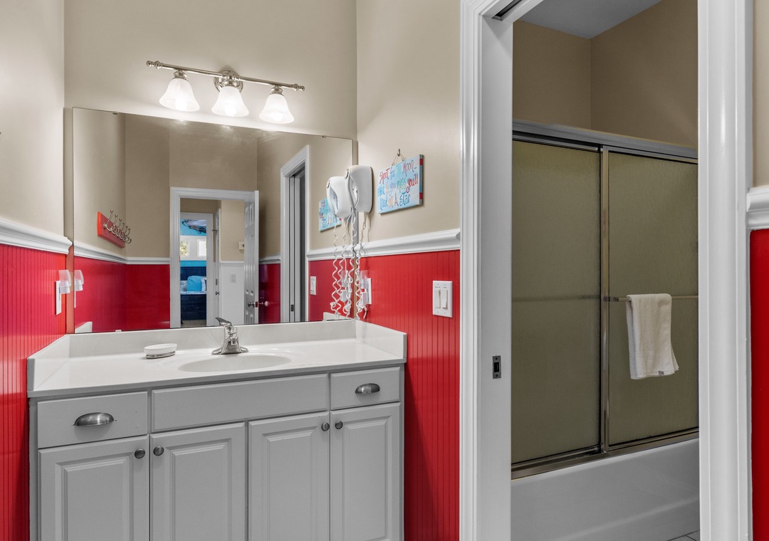 Mid-Floor Hallway Bathroom