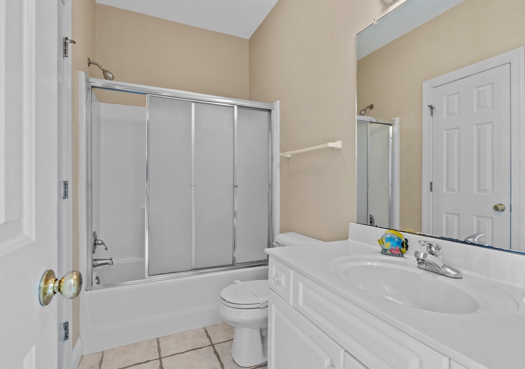 King Room Bathroom (also accessible thru the hallway.)