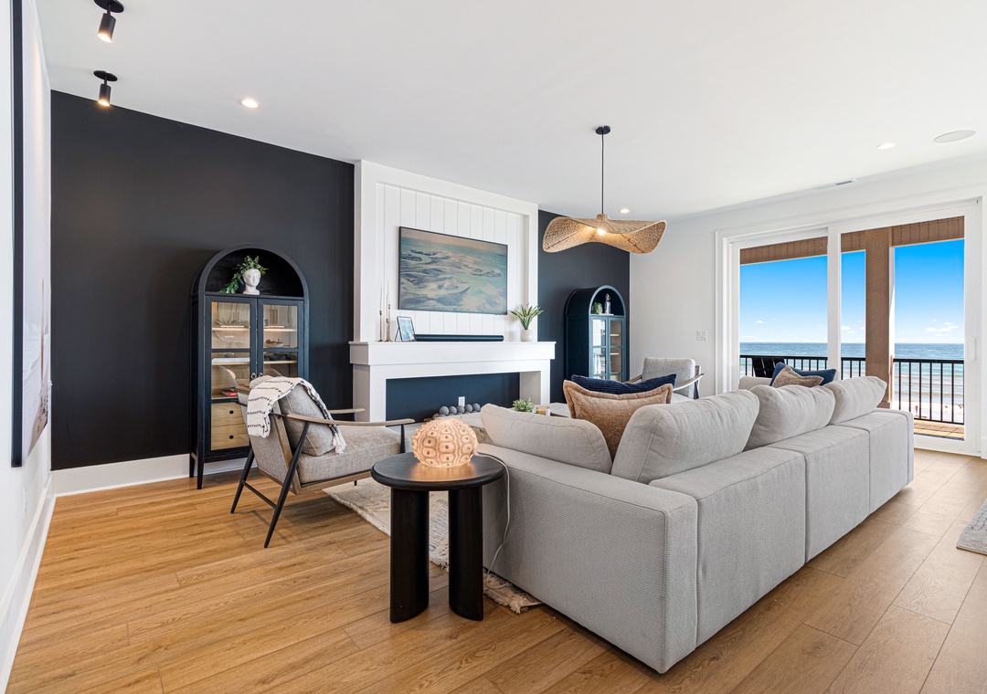 Sea Spray West | Oceanfront Living Room