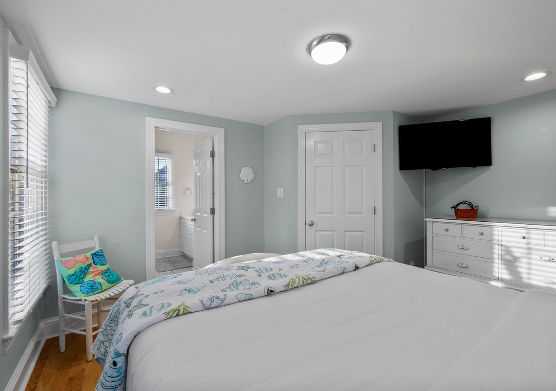 Mid-Floor Queen Room