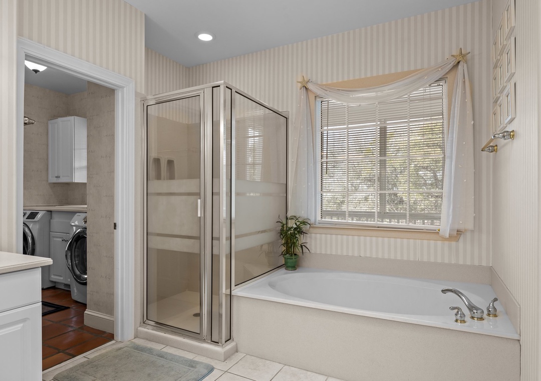 Primary Suite Soaking Tub and Shower