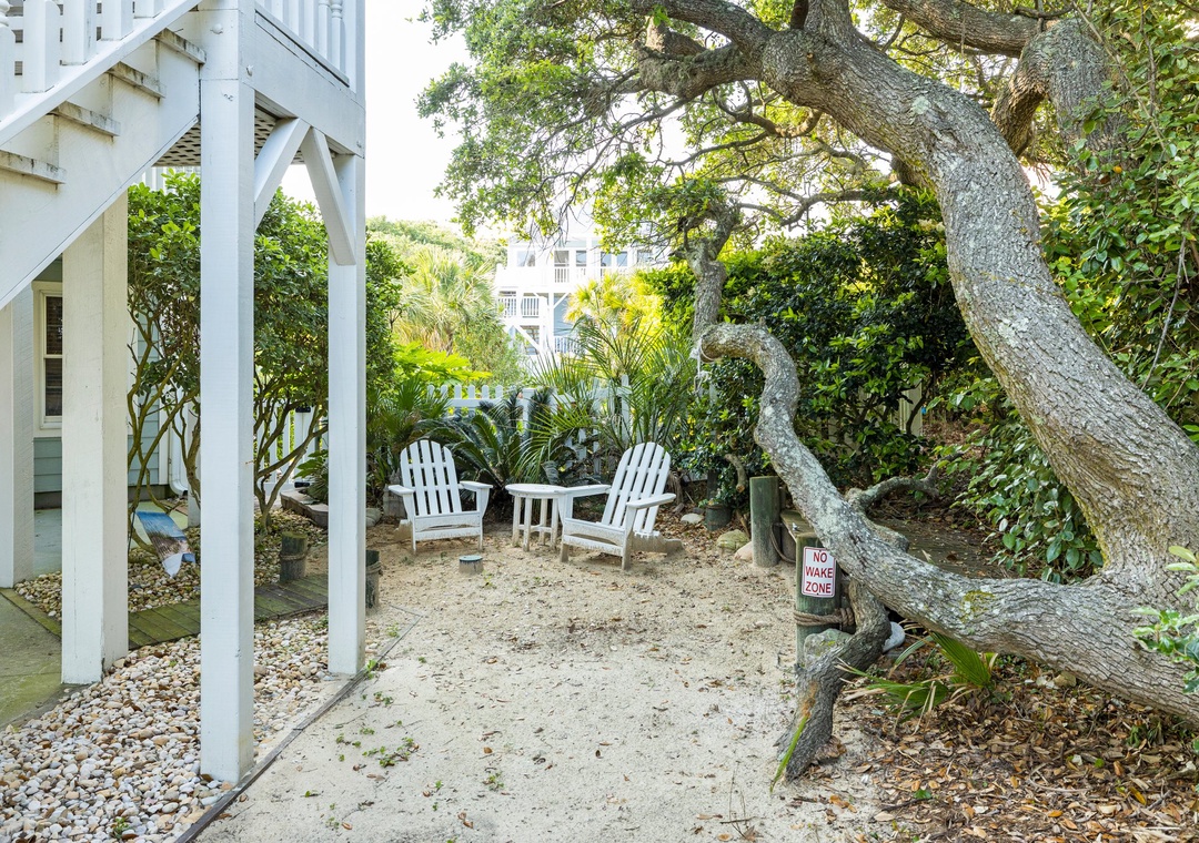 Sandy Beach Sitting Area! Great for Photos!
