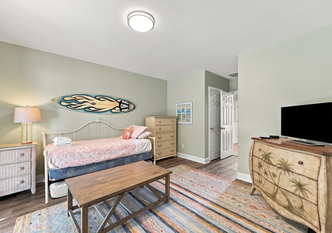 A Time to Remember | Ground Level Common with Daybed