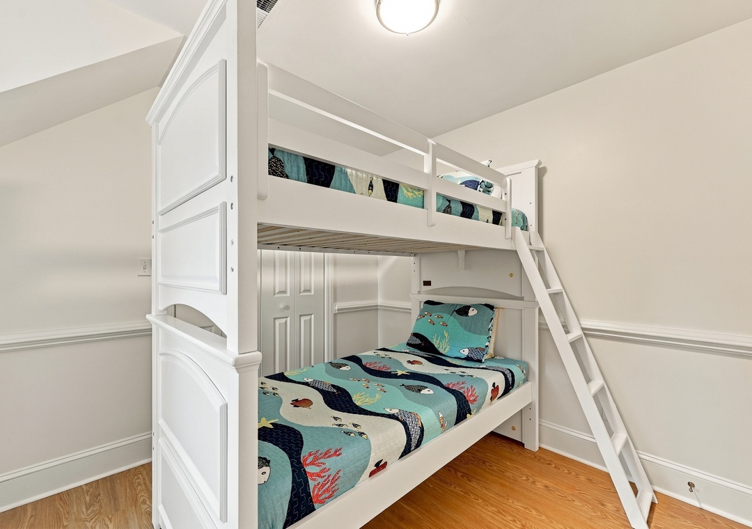 SpinAway | Top Level Bunk Room