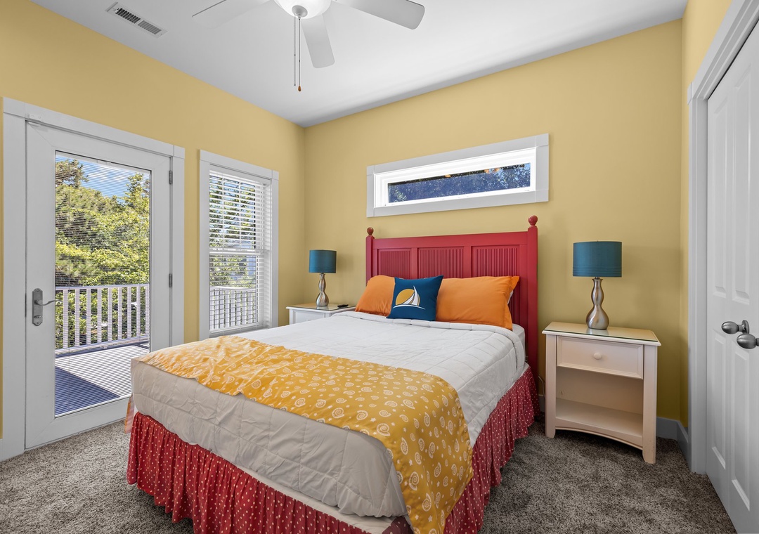 Queen Bedroom- 2nd Floor