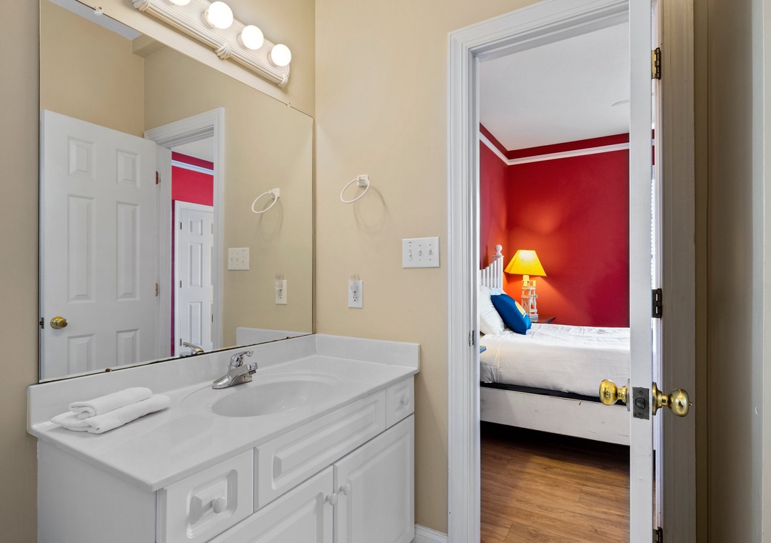 Mid-Floor Queen Bathroom