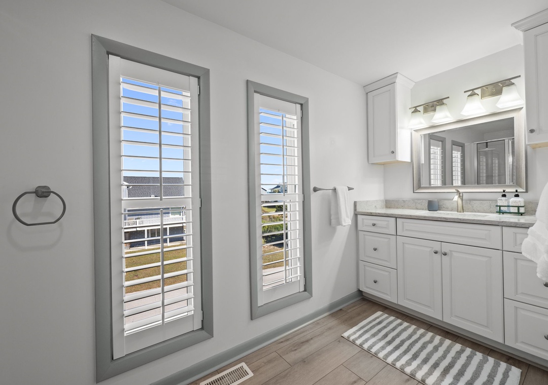 Primary King Suite Loft Level Bathroom