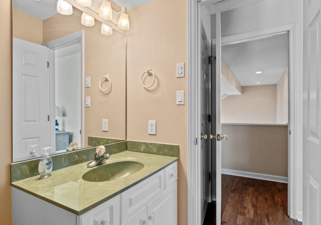 Queen Guest Suite